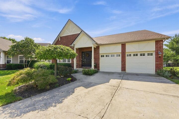 Property Photo:  6955 Hunters Close  OH 45039 
