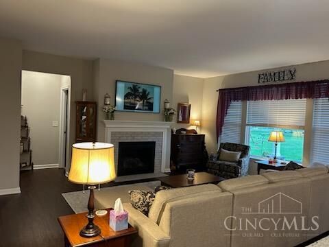 Property Photo:  820 Leeward Court  OH 45036 