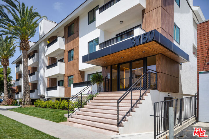 Property Photo:  3750 Glendon Ave, Unit 32  CA 90034 