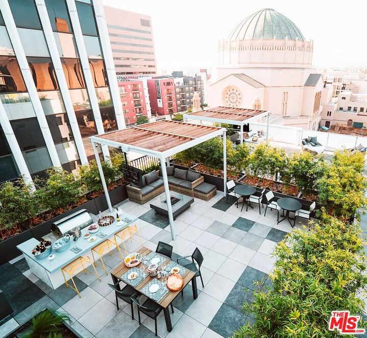Property Photo: 3640 Wilshire Blvd, Unit 619 CA 90010