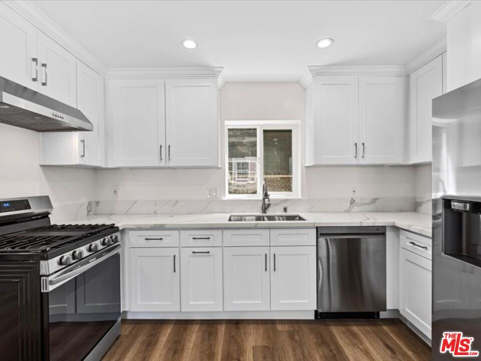 Property Photo:  1165 Stanford St, Unit F  CA 90403 