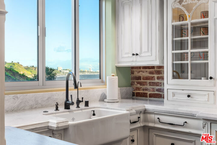 Property Photo: 17366 W Sunset Blvd, Unit 102 CA 90272