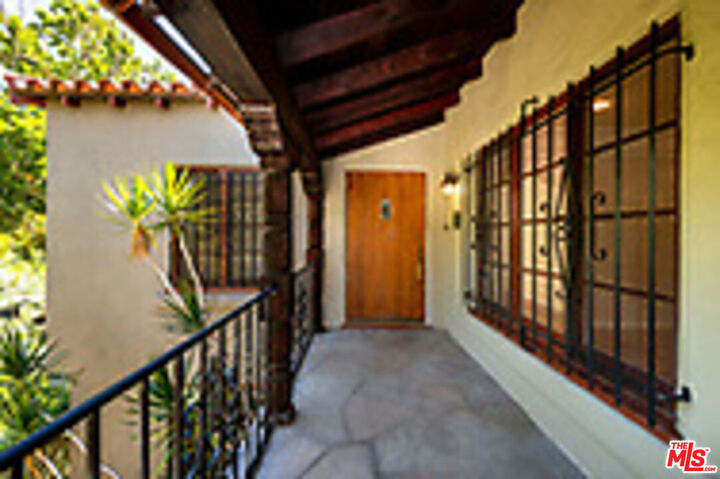 Property Photo: 815 N Harper Ave CA 90046