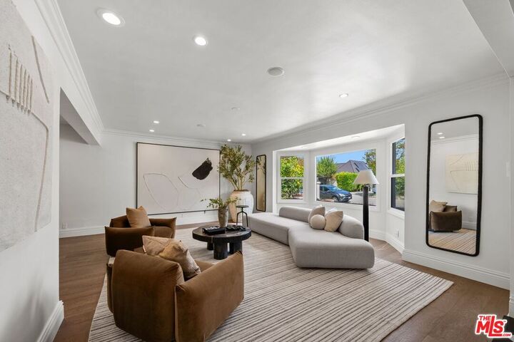 Property Photo:  491 S Spalding Dr  CA 90212 