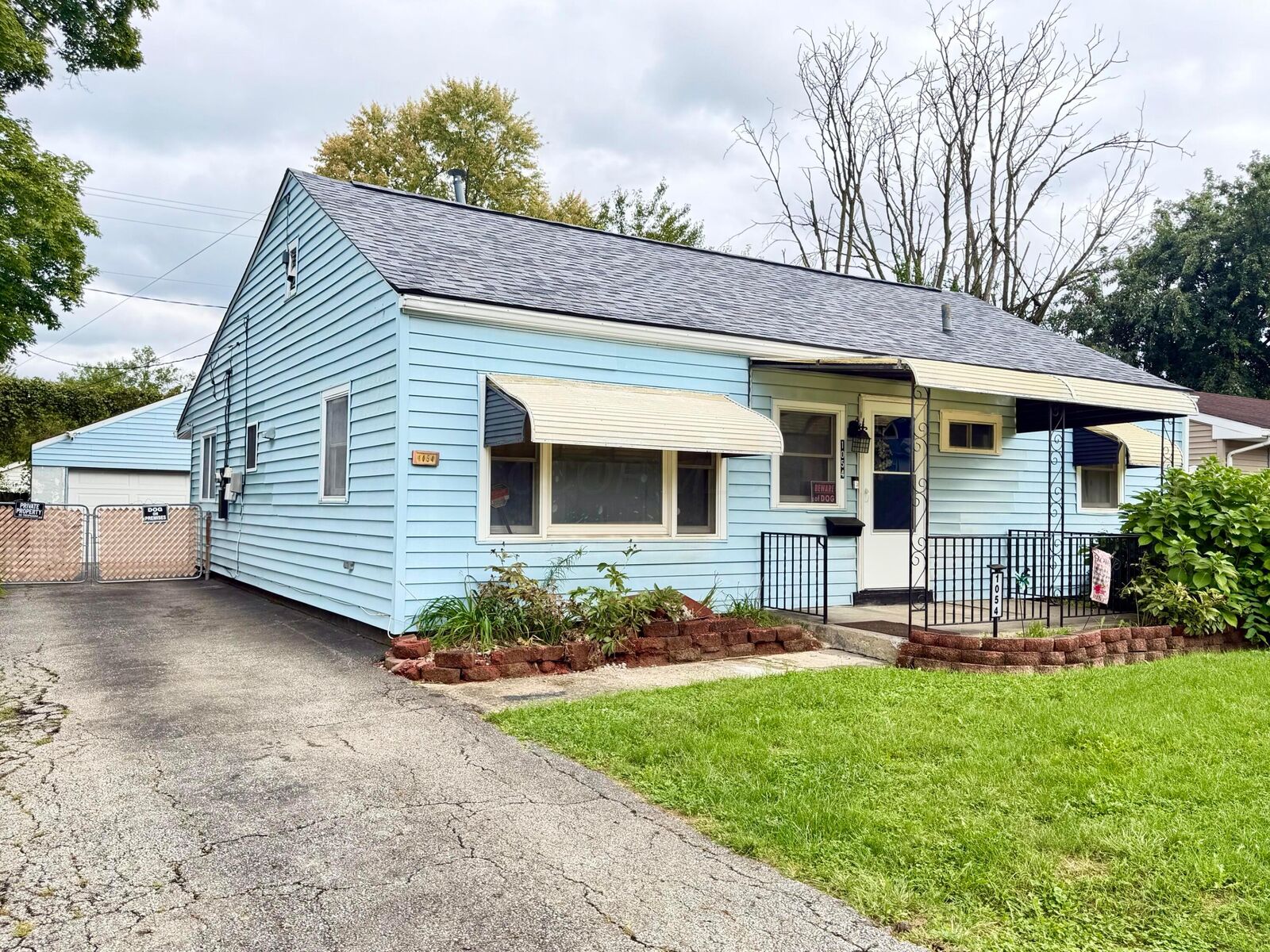 Property Photo:  1054 S James Road  OH 43227 