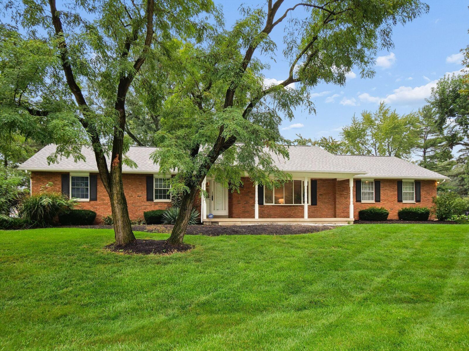 Property Photo:  2670 Geyerwood Court  OH 43123 