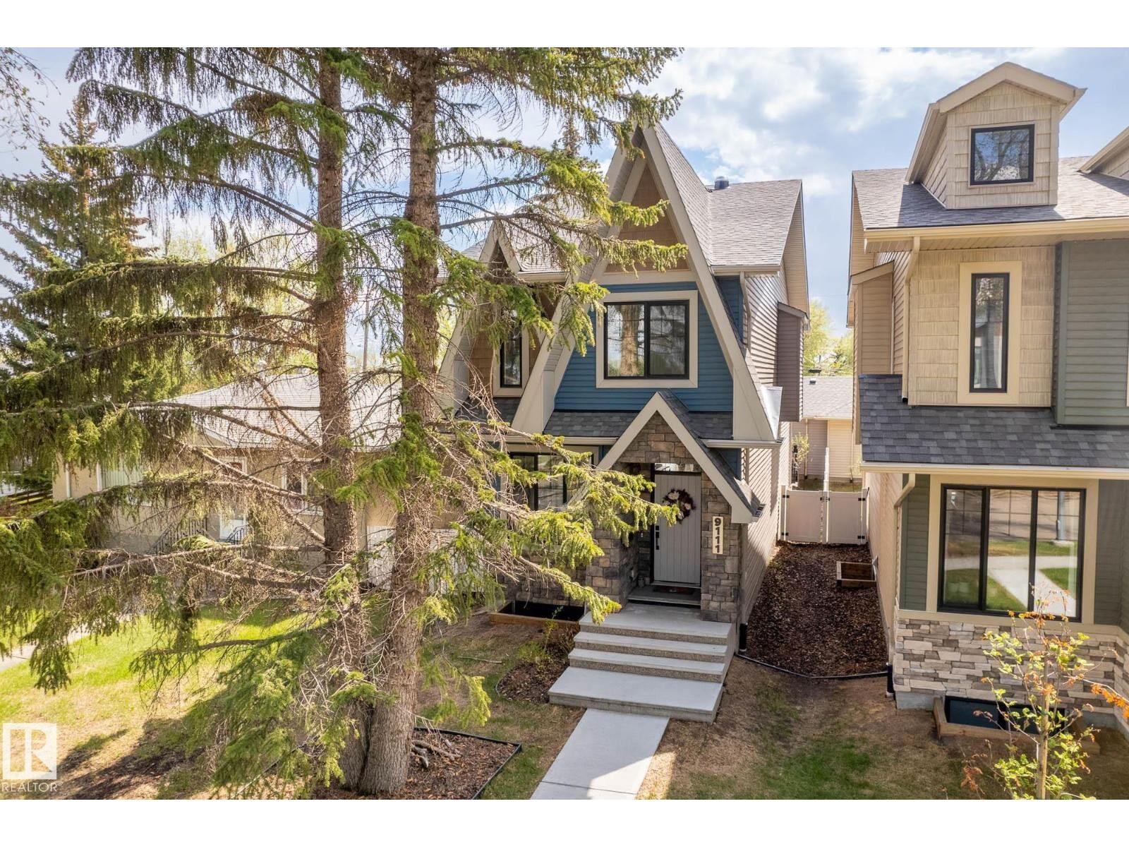 Property Photo:  9111 65 Av NW  AB T6E 0J8 