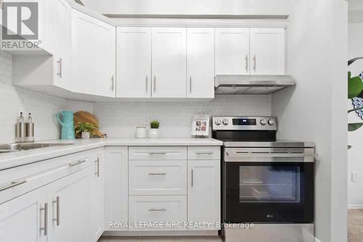 Property Photo:  72 Main Street East 106  ON L3K 5Z8 