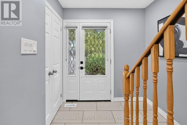 Property Photo:  5292 Pinedale Avenue 11  ON L7L 3V8 