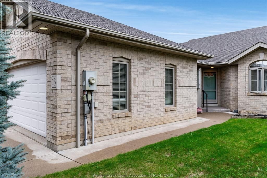 Property Photo:  13 Leonard Dr  ON N9Y 4G4 