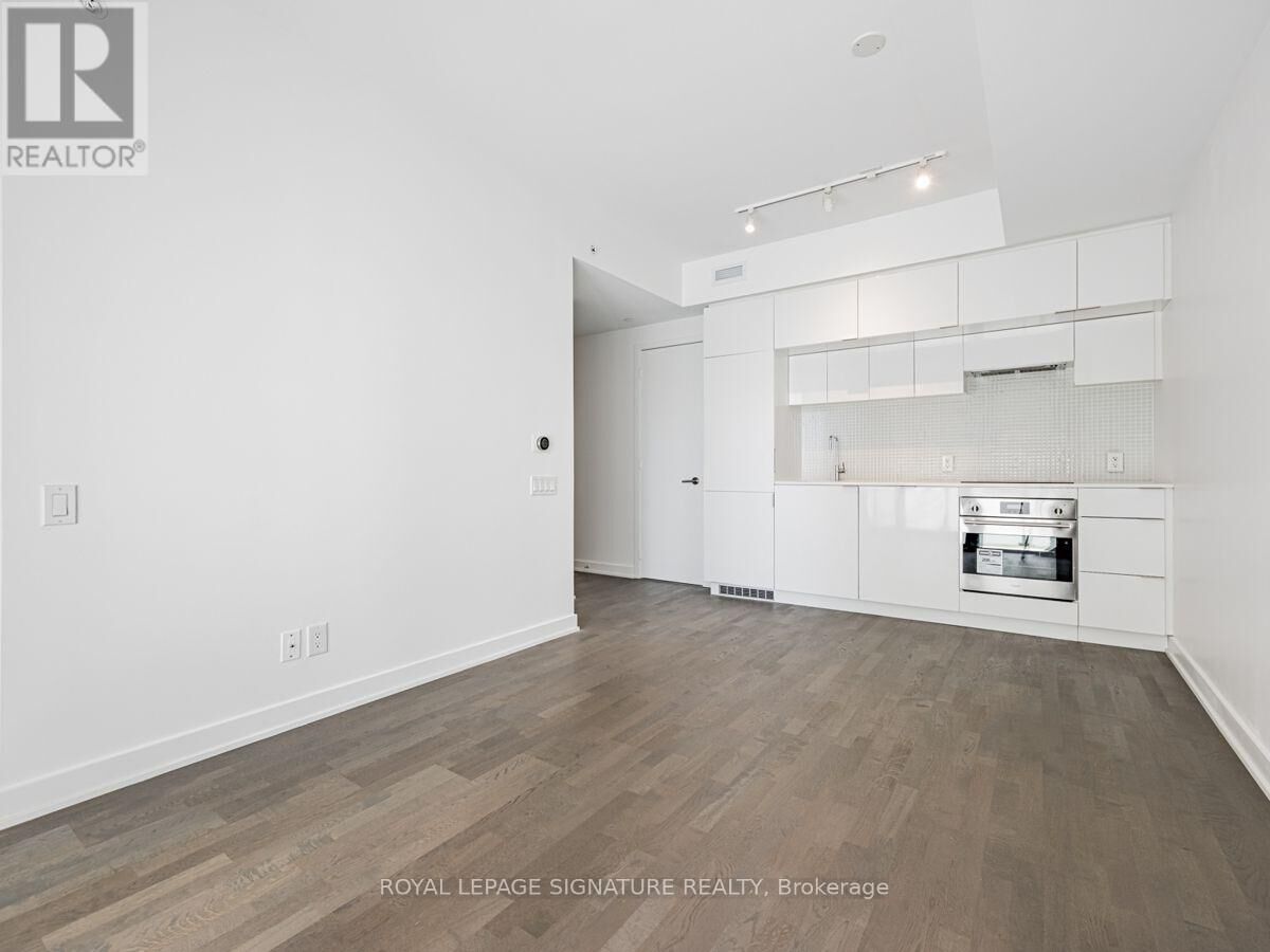Property Photo:  185 Roehampton Avenue 615  ON M4P 0C6 