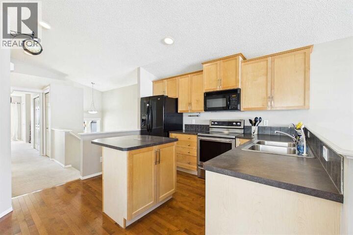 Property Photo:  75 Everglen Road Southwest  AB T2Y 5E9 