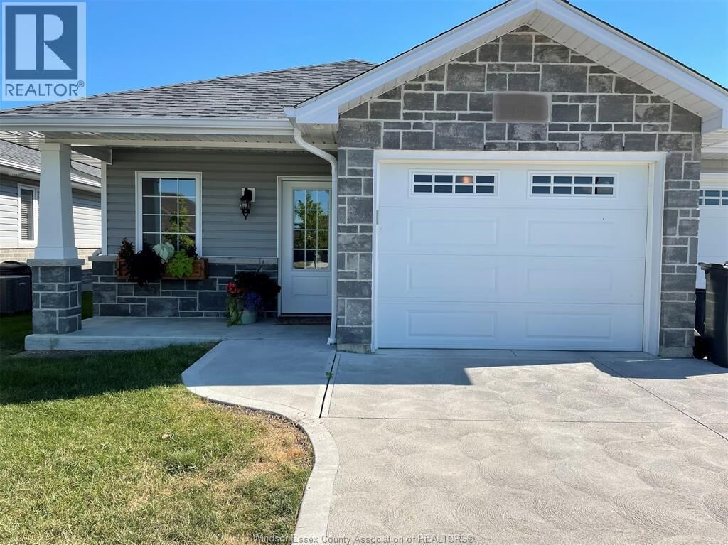 Property Photo:  137 Meadowview Avenue  ON N9V 0E9 