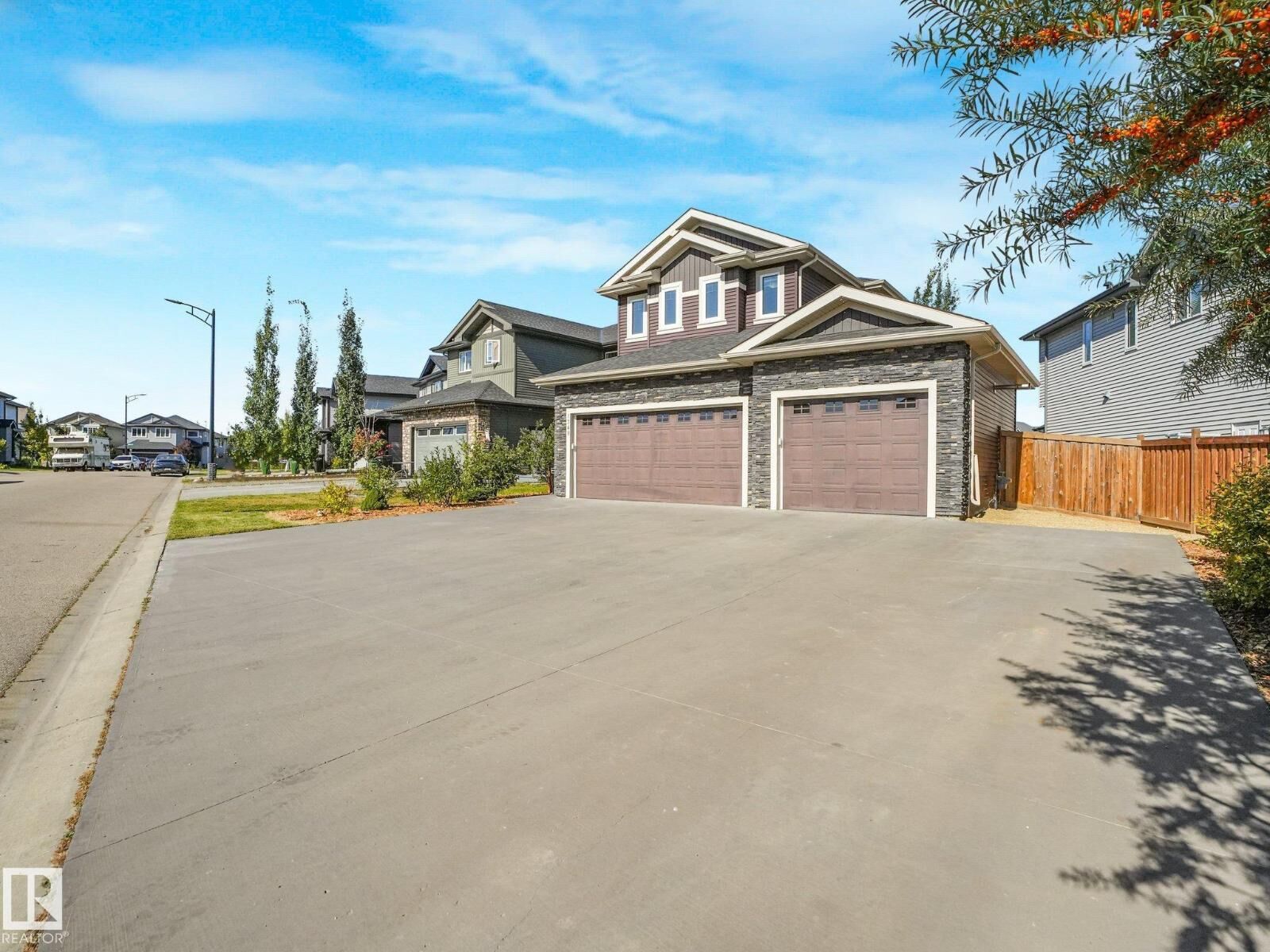 Property Photo:  1349 Adamson Dr SW  AB T6W 3B9 