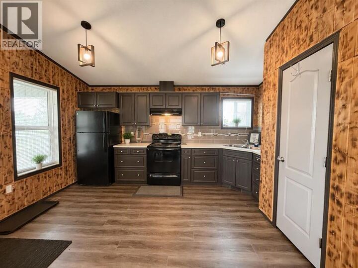 Property Photo: 40 Peace River Avenue AB T0G 1J0