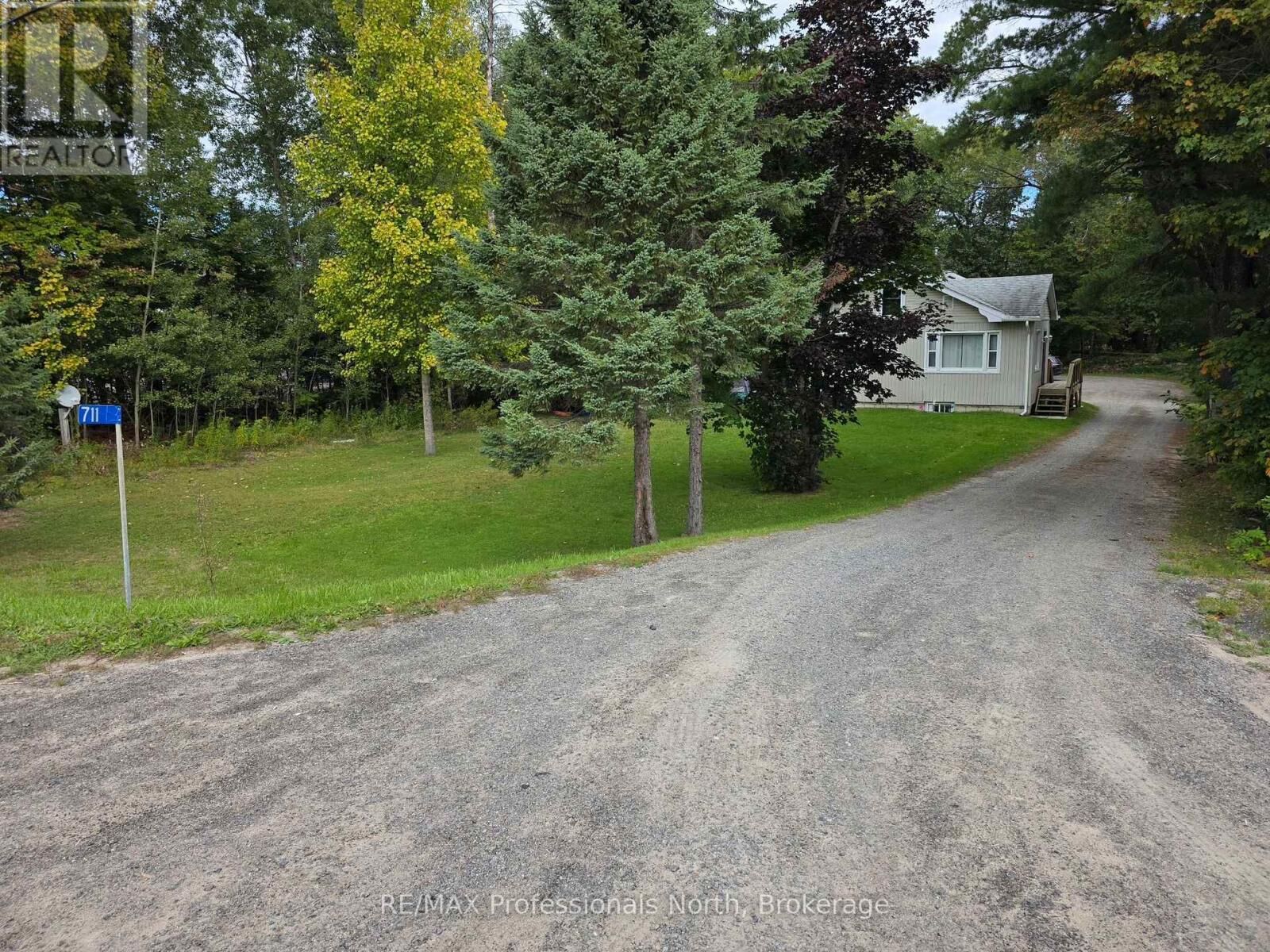 Property Photo:  711 Muskoka 3 Road North  ON P1H 1E1 
