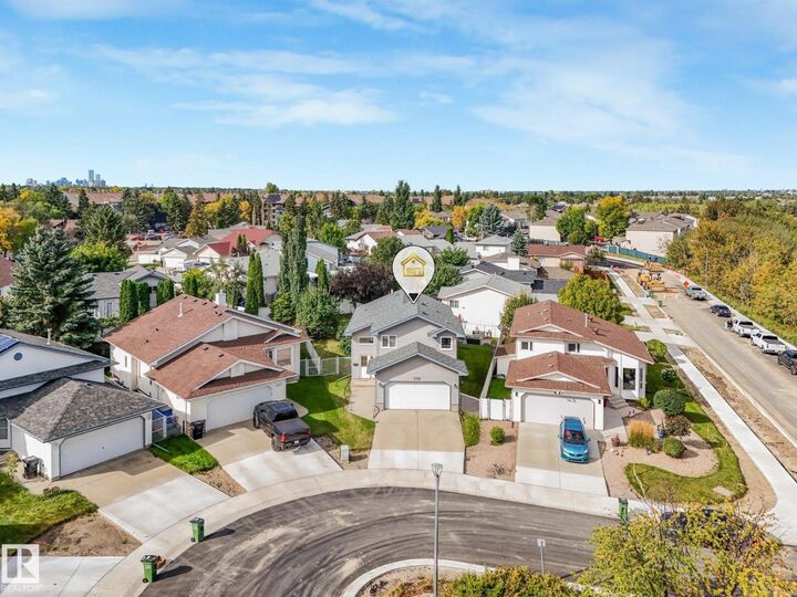 Property Photo: 247 Hooper Cr NW AB T5A 4Z1