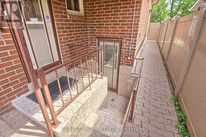 Property Photo: 37 Cherry Hills Road #02 ON L4K 1M2