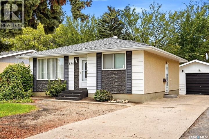 Property Photo:  154 Sangster Boulevard  SK S4R 6L5 