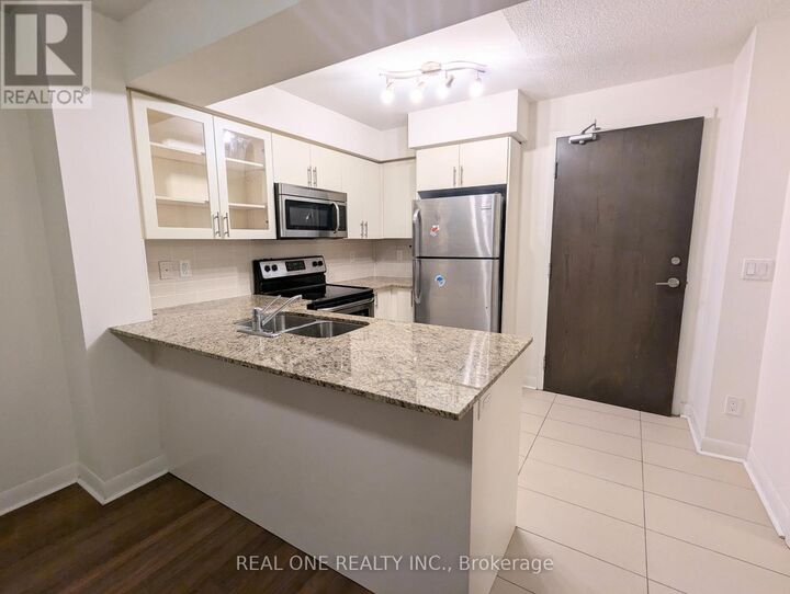 Property Photo: 75 Norman Bethune Avenue 621 ON L4B 0B6
