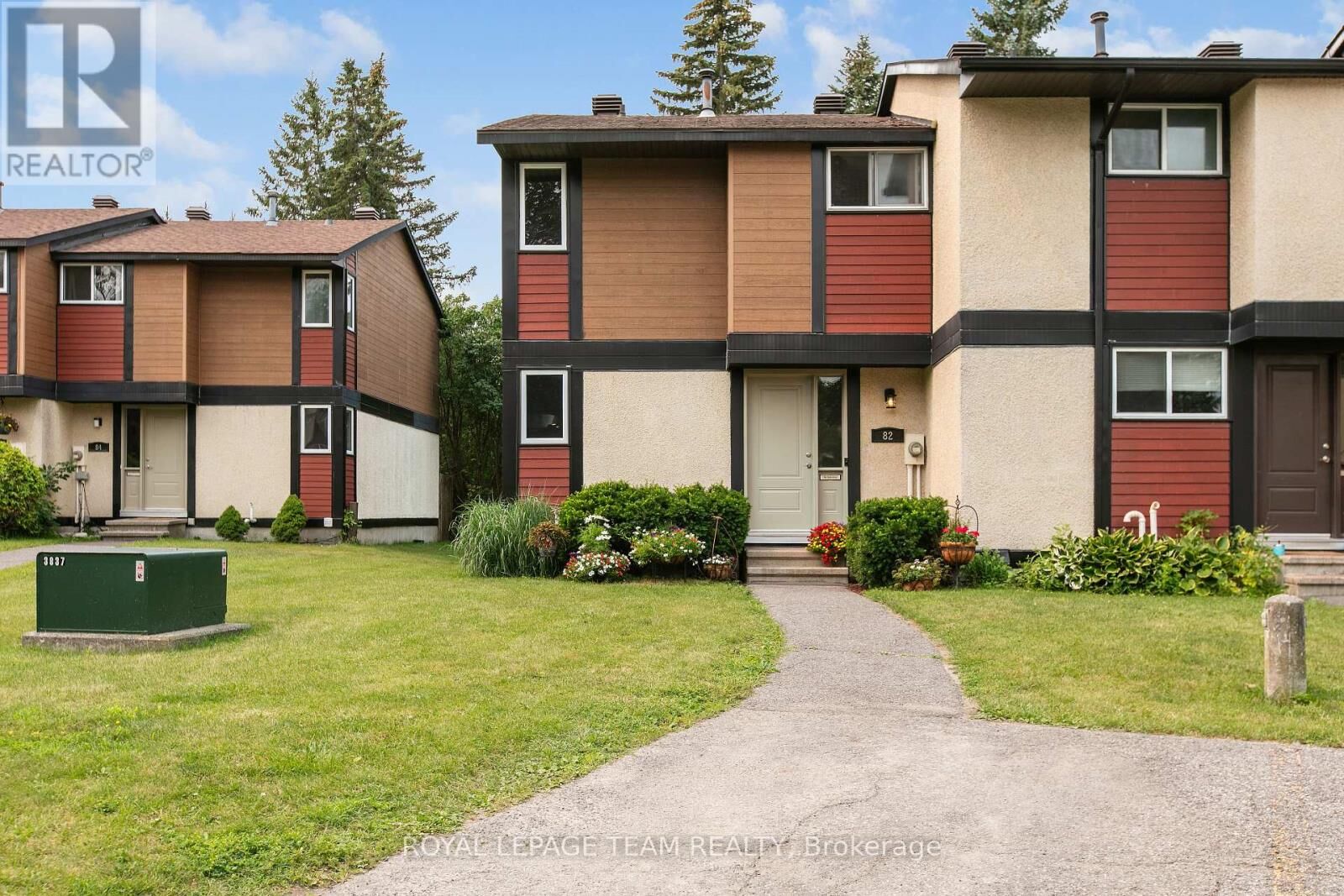 Property Photo:  82 McClintock Way 68  ON K2L 2A2 
