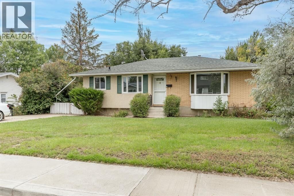 Property Photo:  418 3 Avenue East  AB T0K 0G0 