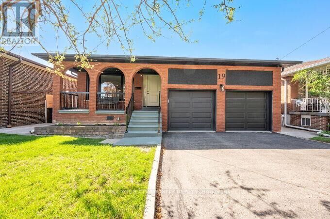 Property Photo:  19 Hamer Boulevard  ON M9R 4A8 