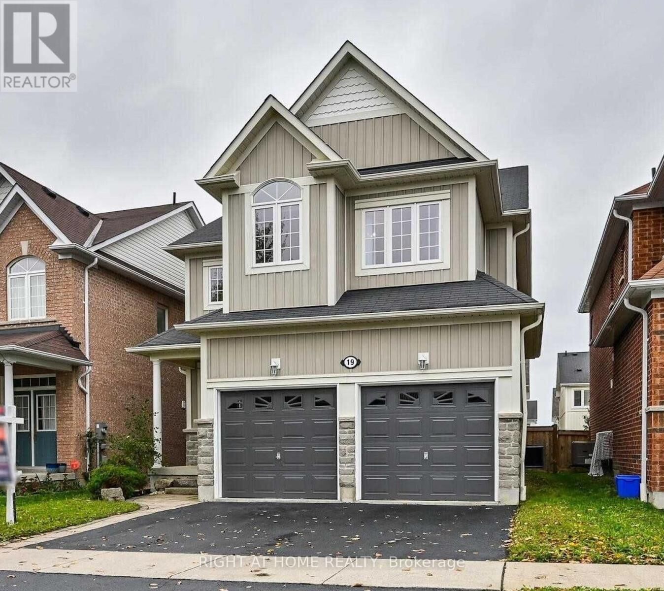 Property Photo:  19 Shrewsbury Drive  ON L1M 0E2 