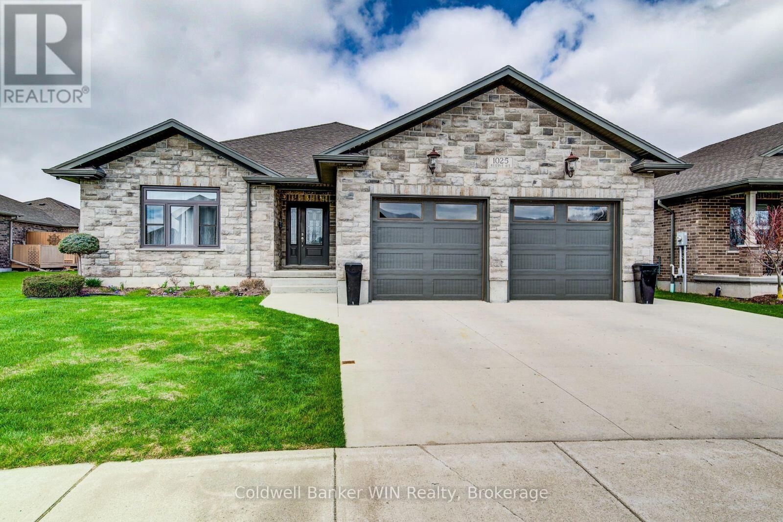 Property Photo: 1025 Reserve Avenue South ON N4W 0B5