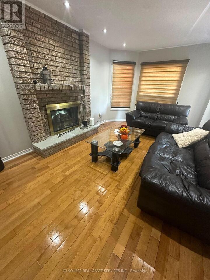 Property Photo:  16 Brownridge Court Main Fl  ON L6W 4L5 