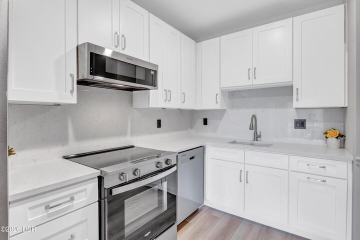Property Photo:  