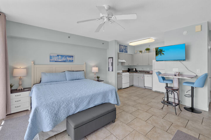 Property Photo: 9900 S Thomas Drive 1805 FL 32408