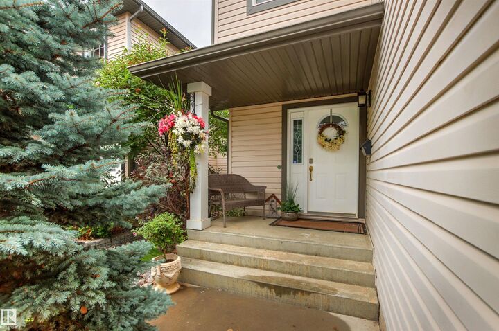 Property Photo:  5214 205 Street NW  AB T6M 2Y6 