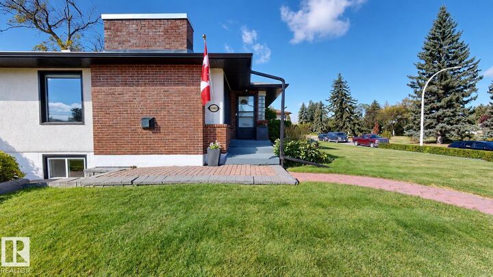 Property Photo:  11403 112 Avenue NW  AB T5G 0H5 