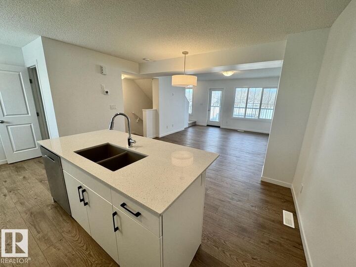 Property Photo:  485 Desrochers Boulevard SW  AB T6W 5L4 