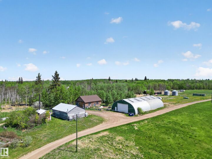 Property Photo: 52073 Hwy 21 AB T8B 1J4