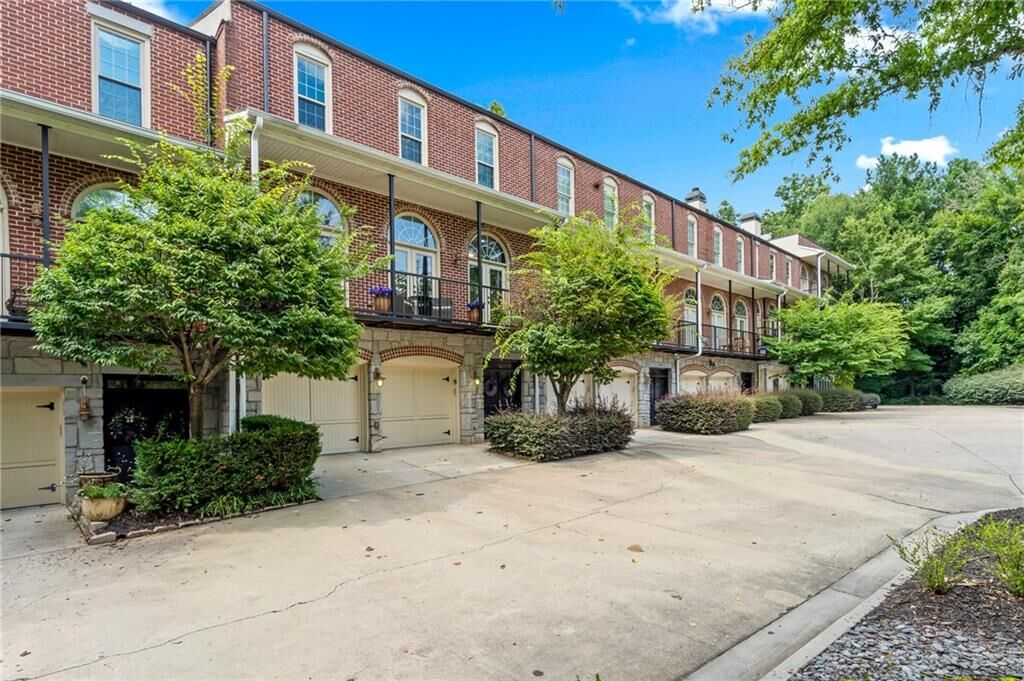 Property Photo:  5512 Glenridge Drive K  GA 30342 