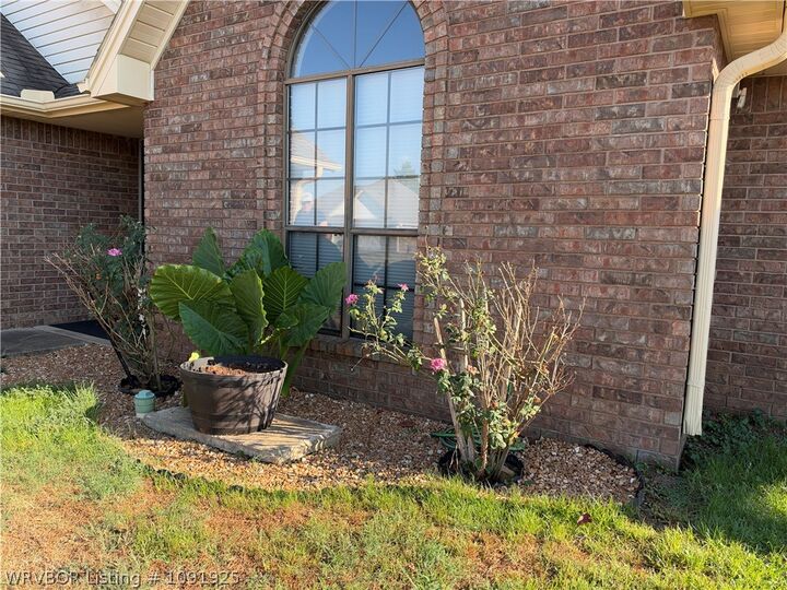Property Photo:  103 W Dora Lane  OK 74953 