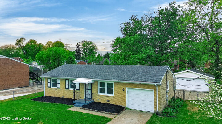 Property Photo:  11214 Deering Rd  KY 40272 