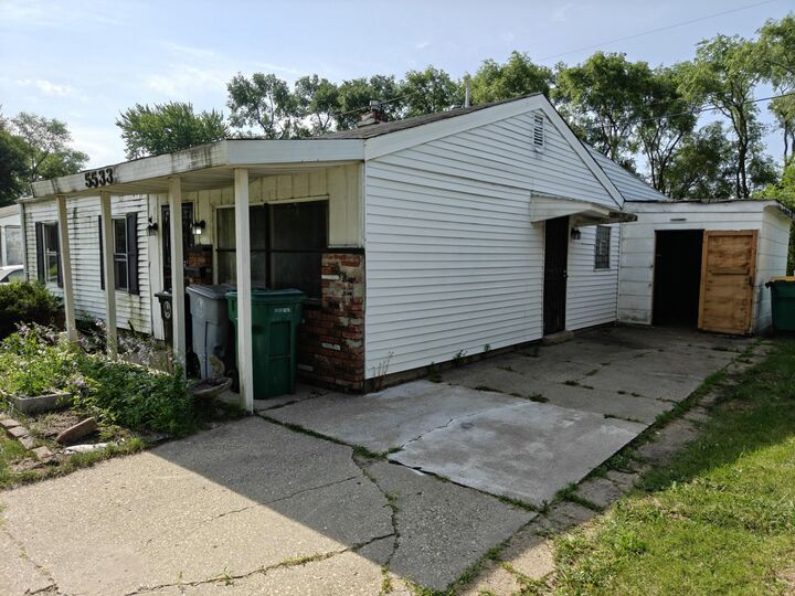 Property Photo:  5533 E 13th Place  IN 46403 