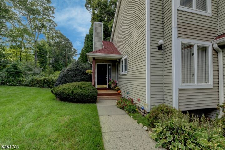 Property Photo:  39 Ridgeview Ter 39  NJ 07438 