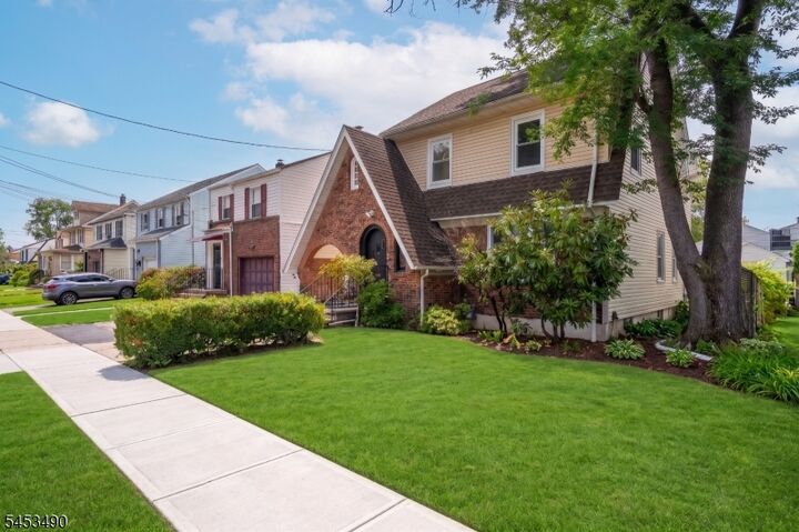 Property Photo:  246 Bellview Terr  NJ 07205 