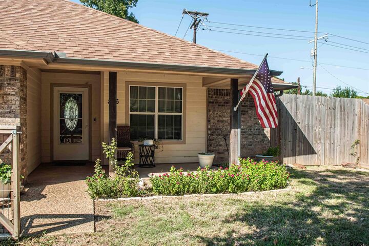 Property Photo: 516 Neches TX 75758