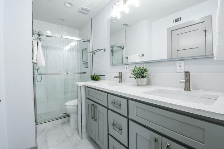 Property Photo: 2300 Augusta Drive 28 TX 77057