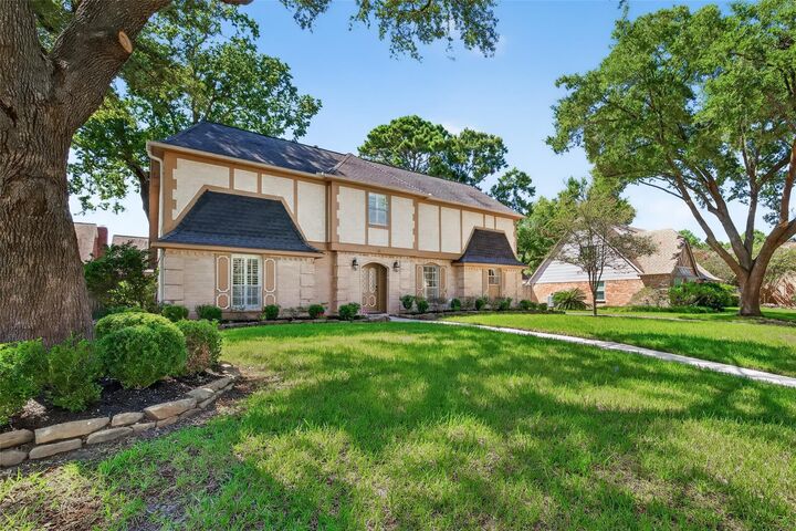 Property Photo: 20011 Pinehurst Bend Drive TX 77346