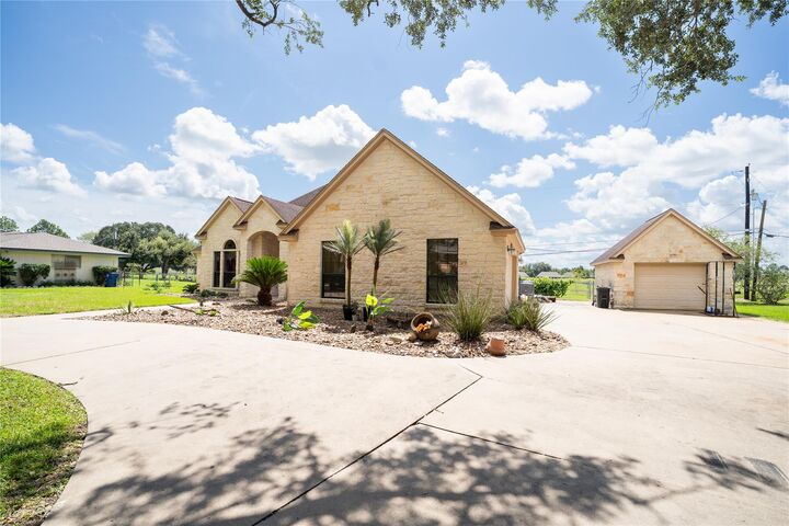 Property Photo: 205 W Bronco Bend TX 77515