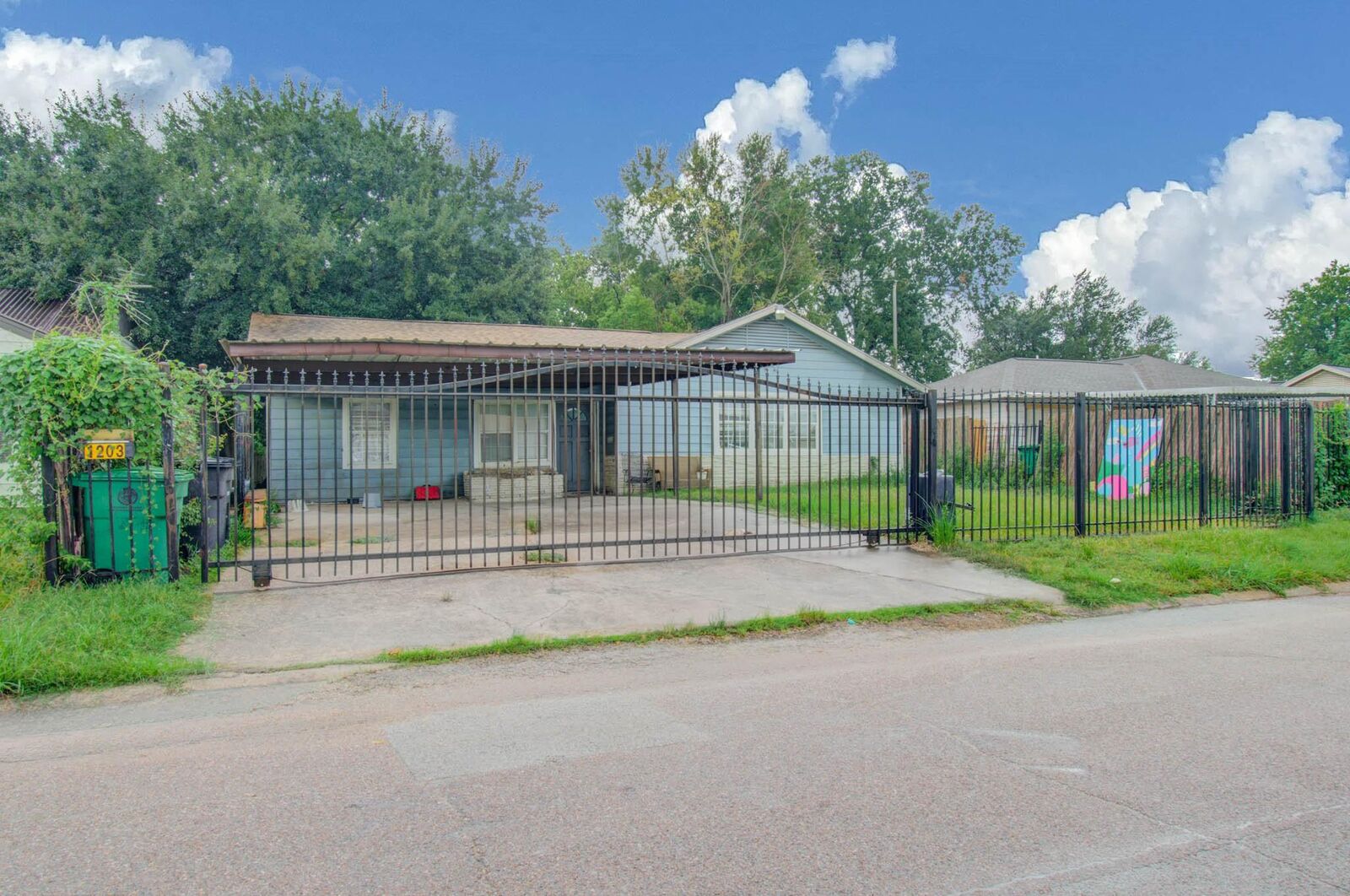Property Photo: 1203 Ruell Street TX 77017
