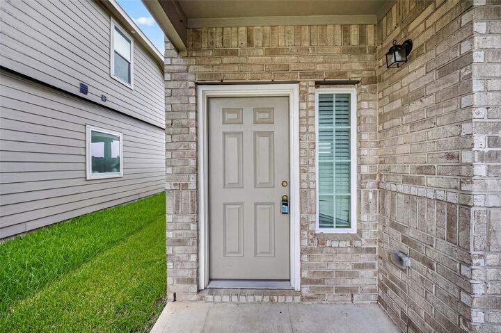 Property Photo: 4818 Blue Jacaranda Way TX 77373
