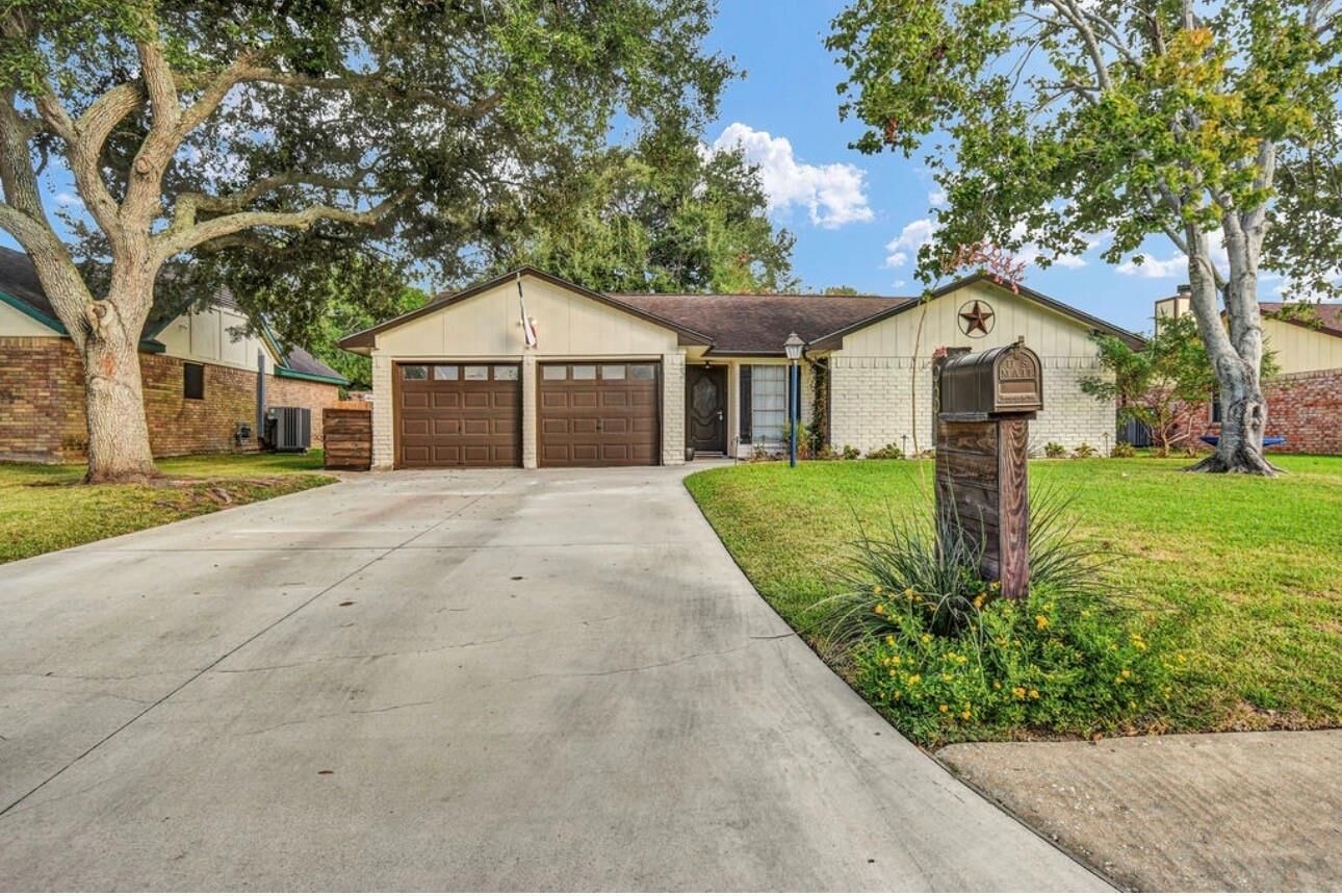 Property Photo:  53 Blue Bell Court  TX 77566 