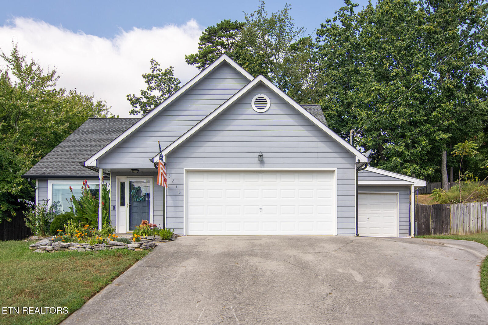 Property Photo: 3238 Kingsmore Drive TN 37921